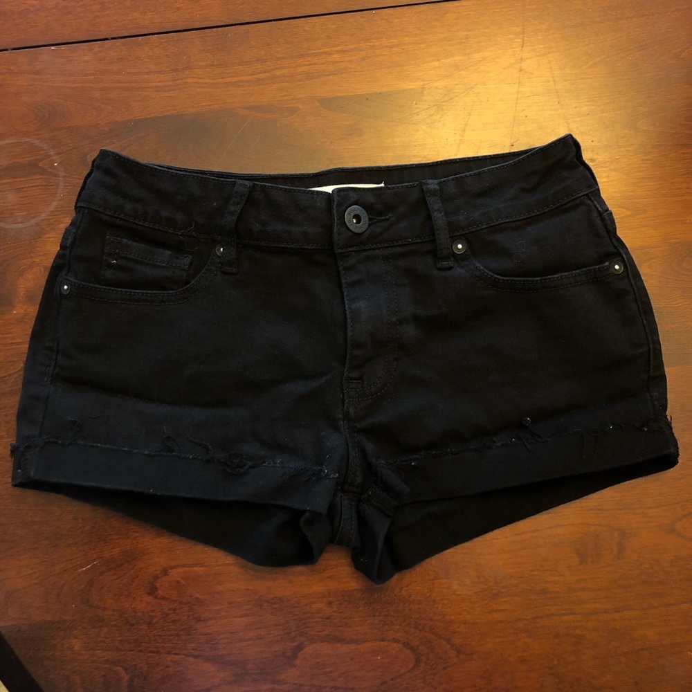 Bullhead low rise black denim shorts